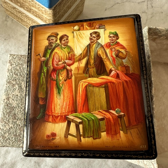 🔥Host Pick🌷 Rare: Russian miniature lacquer box, hand painted and numbered - Picture 1 of 8